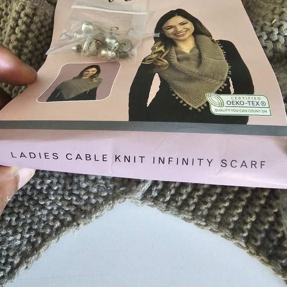 Sierra Scarf Chunky Knit Cowl Neck Gray Infinity Warmer Asymmetrical Cable knit - Picture 6 of 8